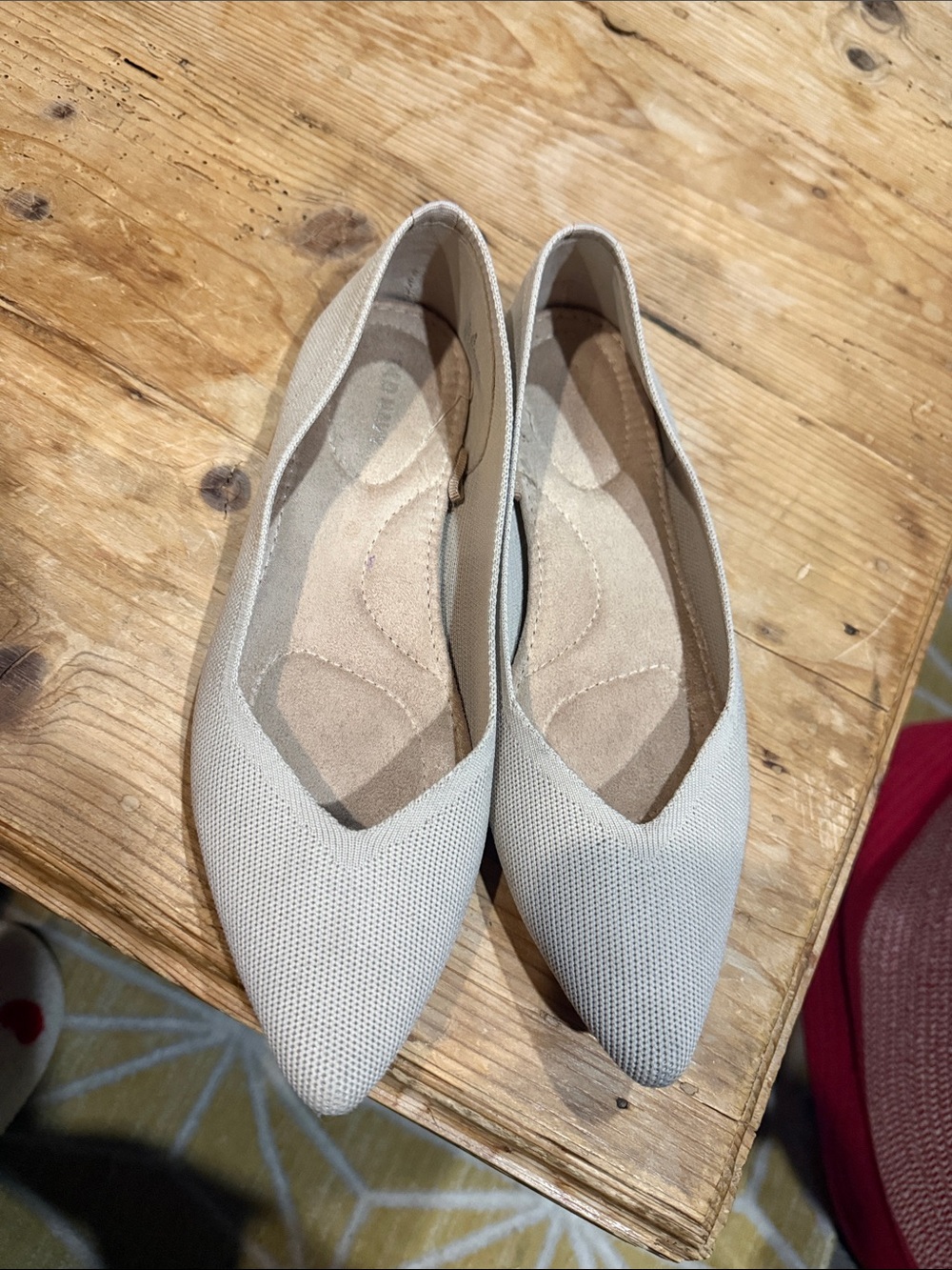 Old Navy Women's Pointed Ballet Flats in Beige